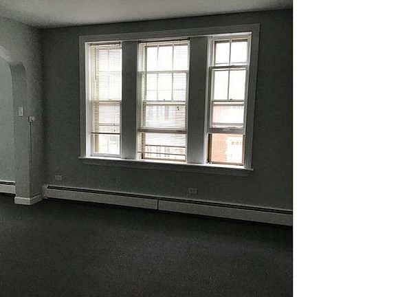 5th image of 7130 S Jeffery Blvd APT 406