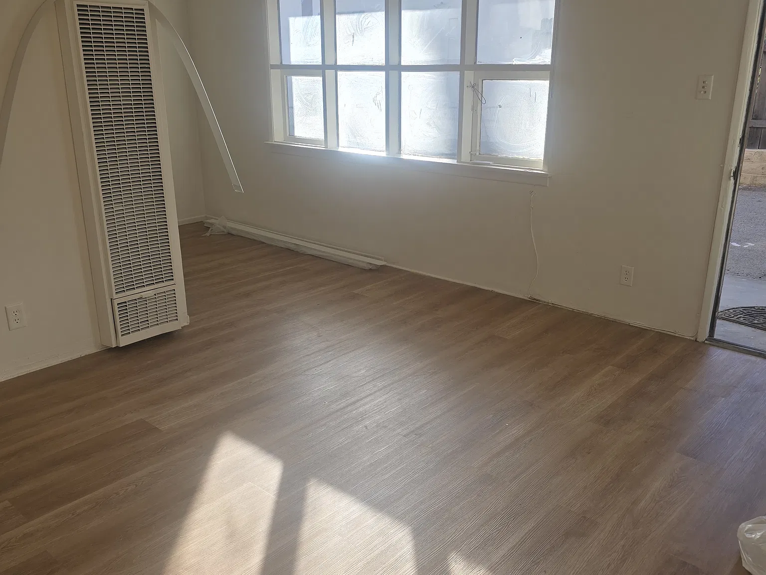 1467 E Main St — Photo 2