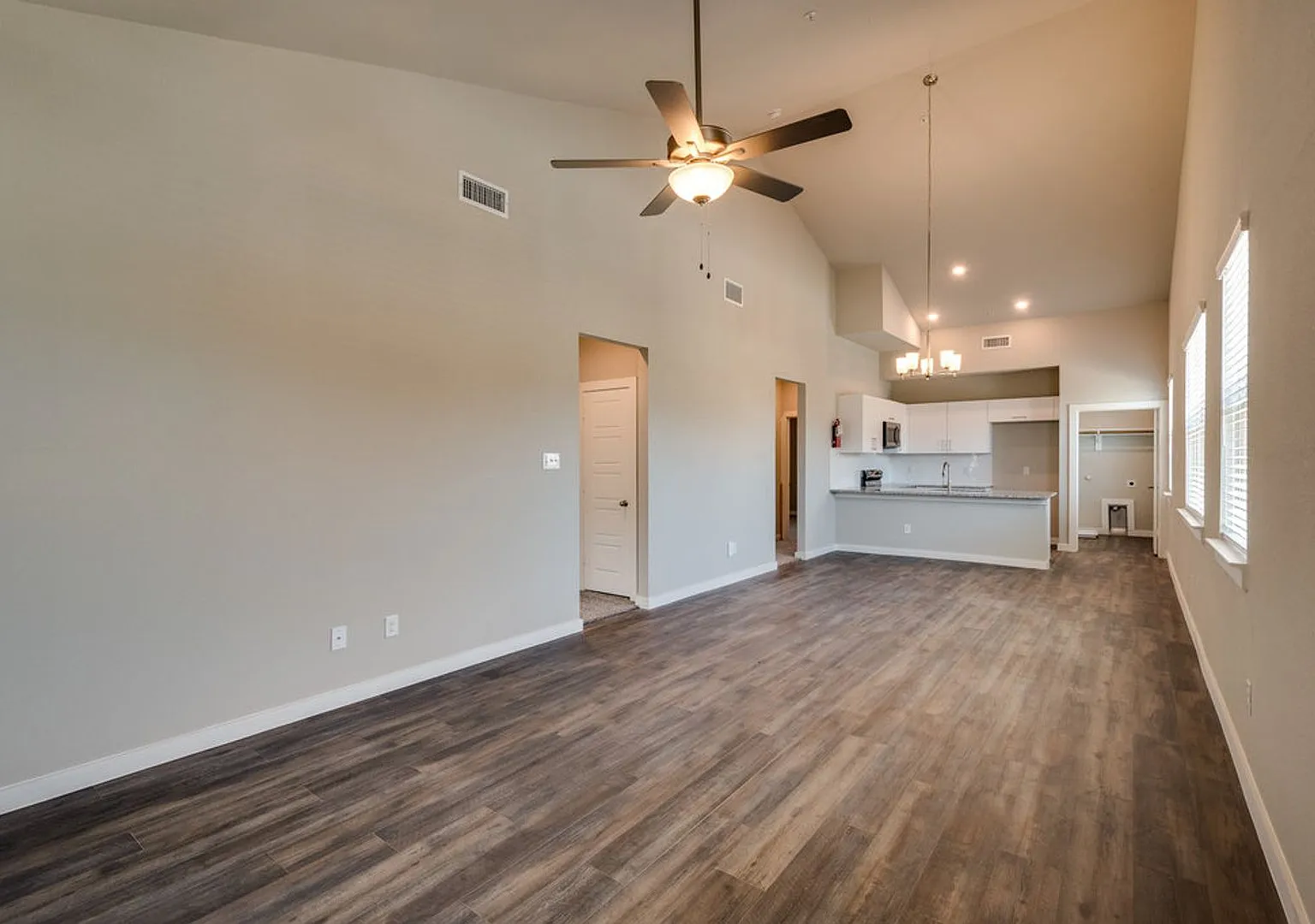 Available Now! Gorgeous 2 Bedroom Four Plex Located In Midlothian Isd! — Photo 3