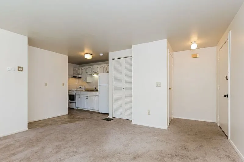 1 bed, 1.0 bath, $745 — Photo 4