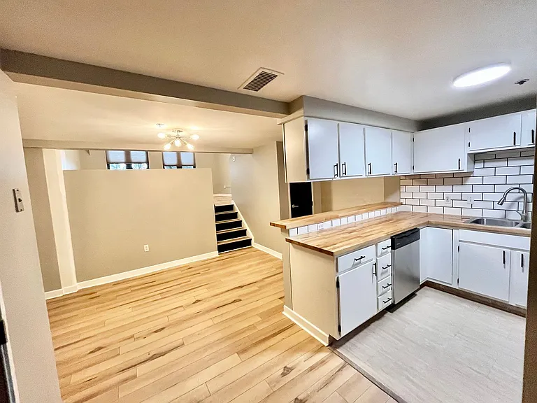 1133 W 9th Street — Photo 52