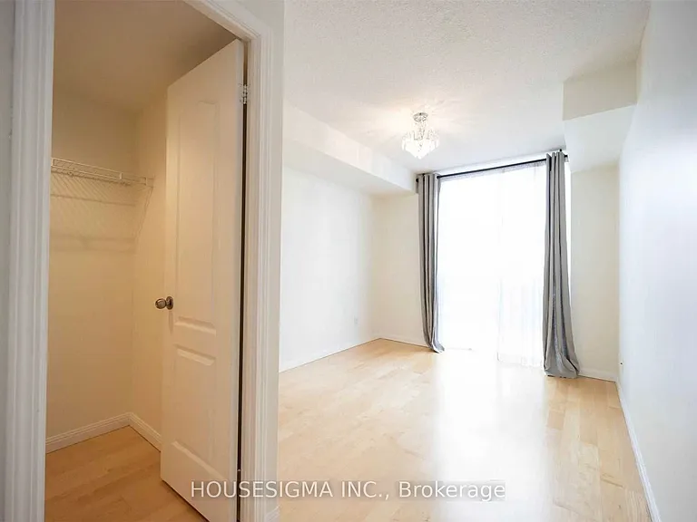 18 Stafford St #508 — Photo 13