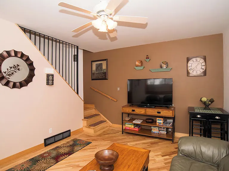 451 Mountain Shadow Dr — Photo 10