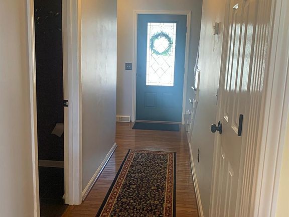 2nd image of 220 Hawthorne Dr