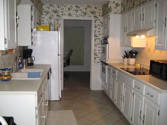 3rd image of 2308 Greenpark Dr