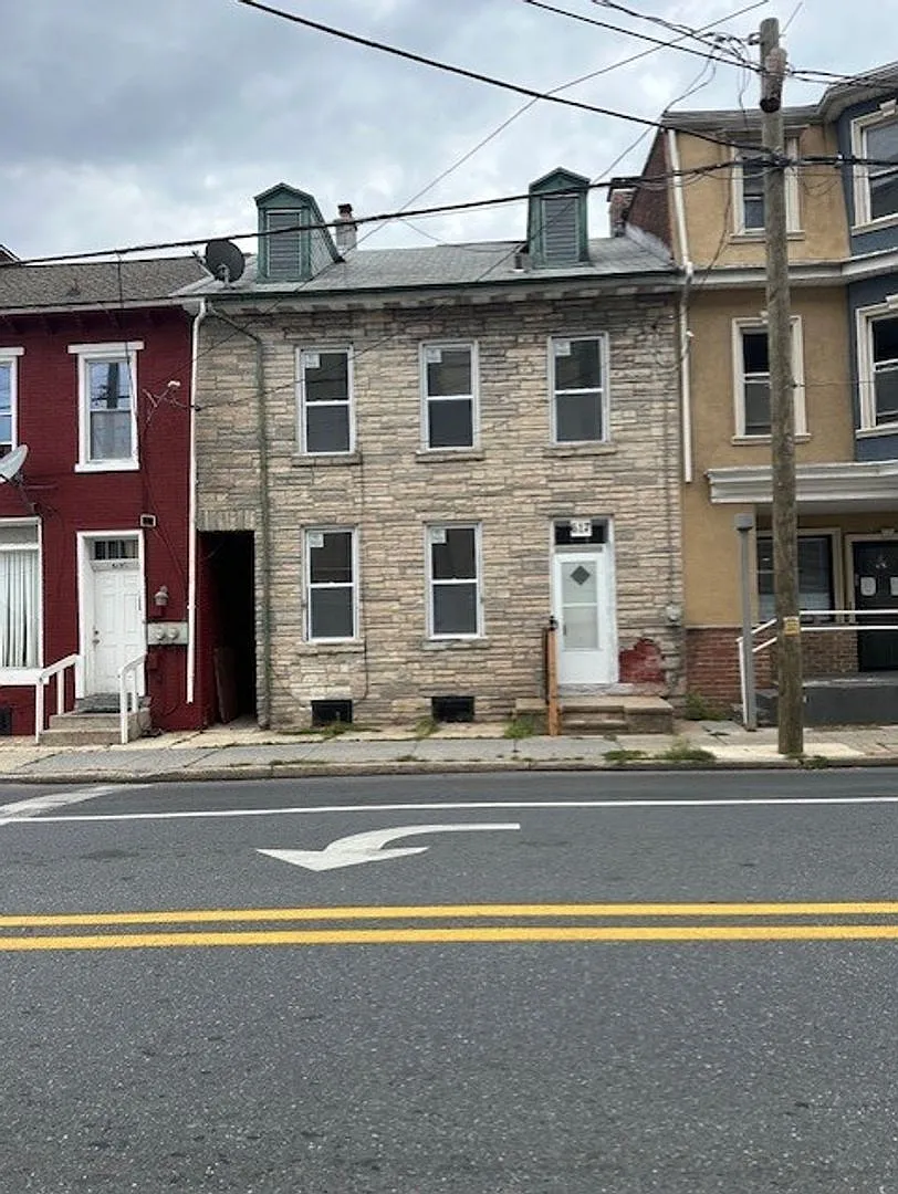 This 3-Bedroom, 1-Bathroom Home in Lebanon, PA Offers Practical Living Located Within Lebanon Sch... — Photo 1