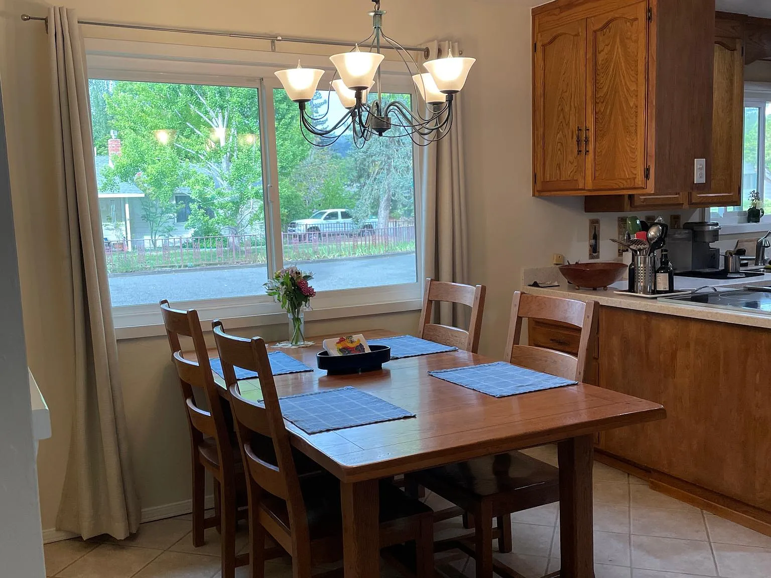 4 bed, 1350 sqft, $3,800 — Photo 4