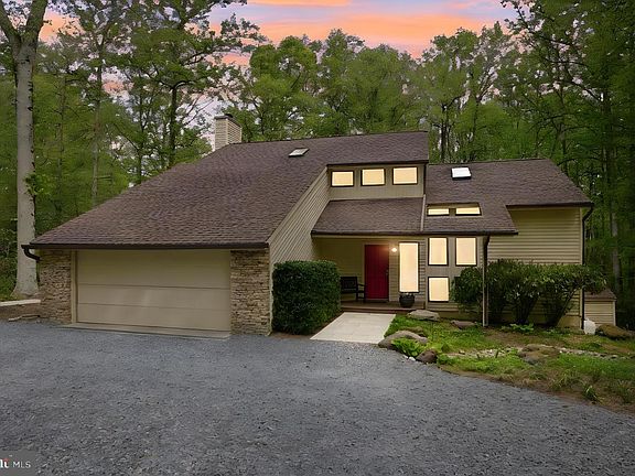 2nd image of 1718 Woodlore Rd