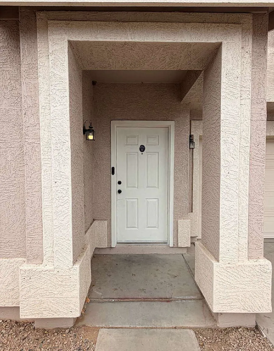 571 East Reflection Place — Photo 1