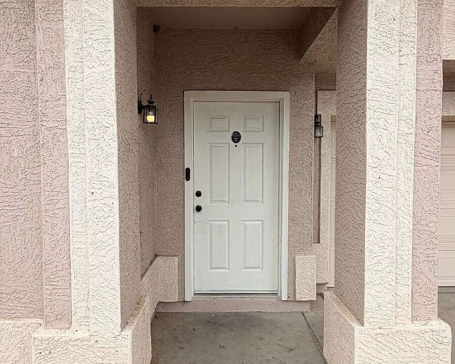 571 E Reflection Pl