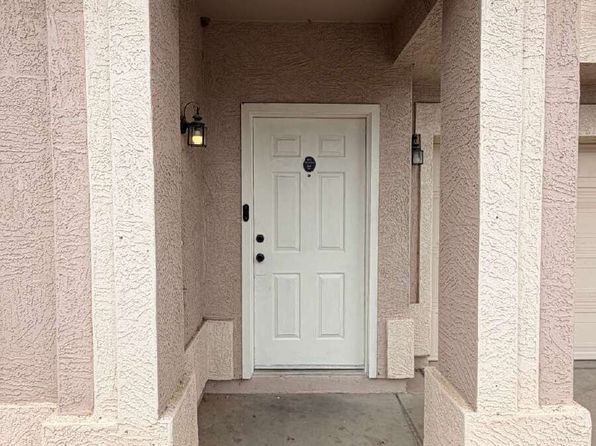571 E Reflection Pl
