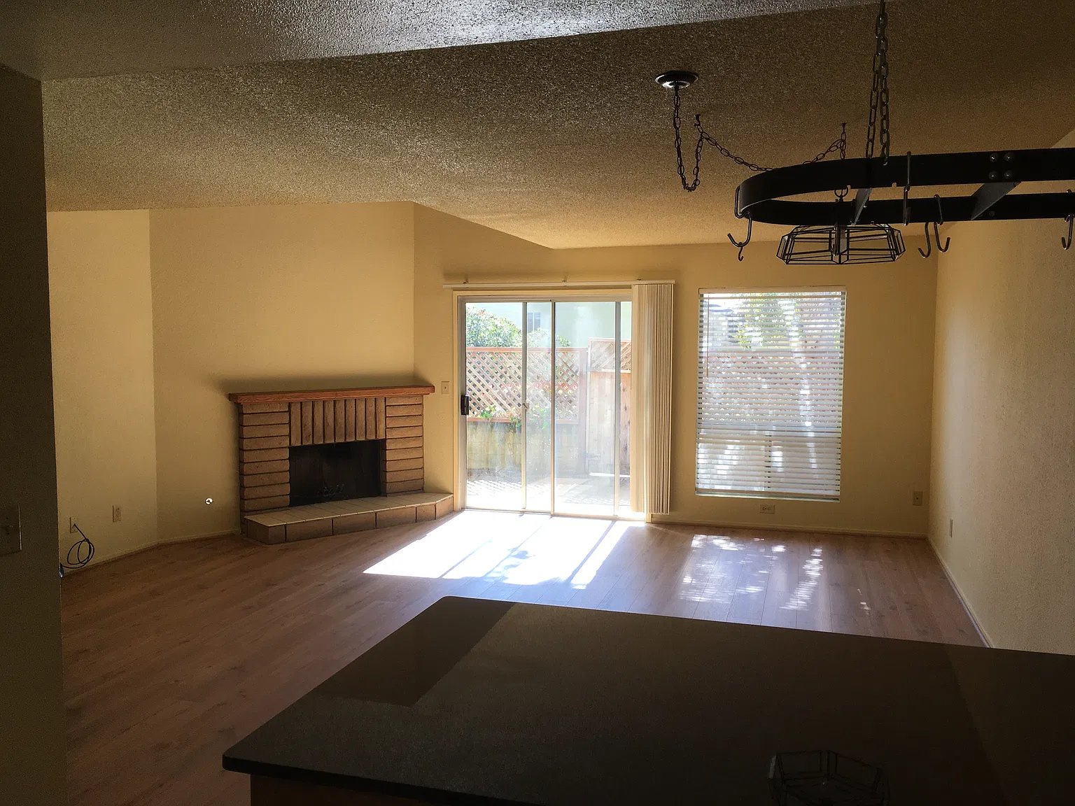 2 bed, 1.5 bath, 1208 sqft, $2,900 — Photo 2
