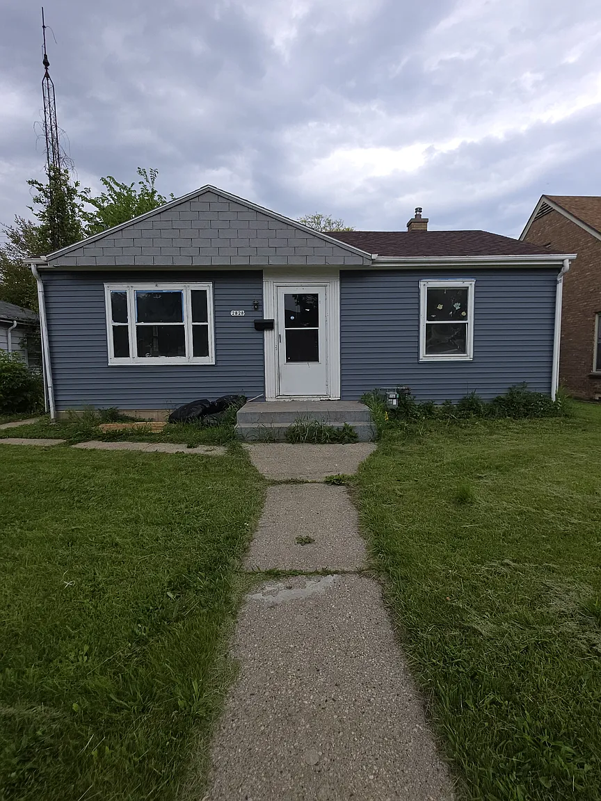 2828 W Villard Ave photo 1