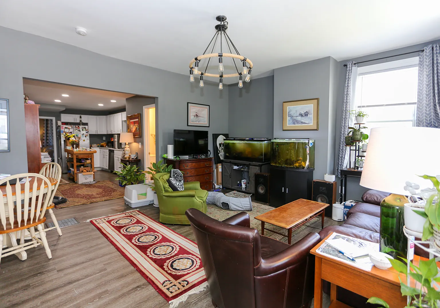 Charming 2-Bed with Garage Option, Hardwood Floors & Courtyard Oasis 539 Jefferson Ave, Reading — Photo 3