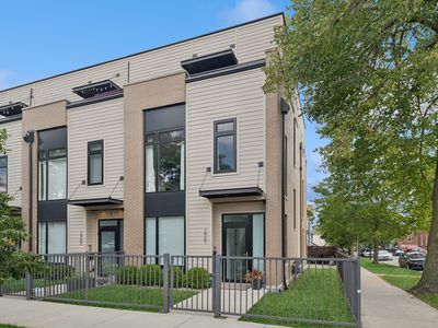 1901 N Monticello Ave, Chicago, IL, 60647