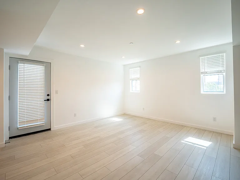 246 1/2 N Dillon St #246-1/2 — Photo 22
