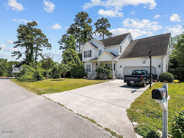 1010 Meridian Dr — Photo 2