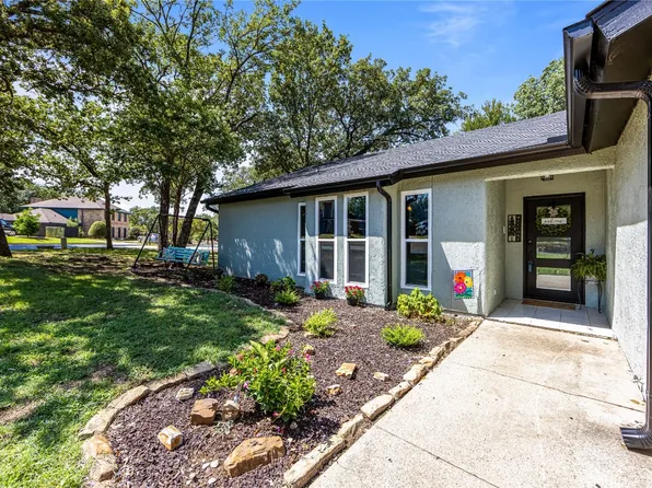 17 Oak Cir, Hickory Creek, TX 75065