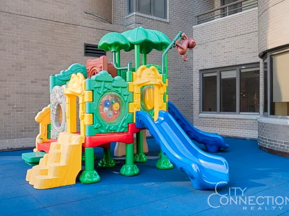 330 East 38th Street 21D image 18 of 18