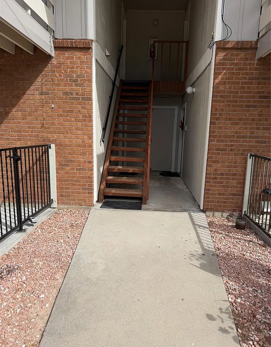 2 bed, 2.0 bath, 1190 sqft, $1,750 — Photo 2