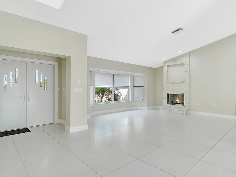 1412 NE 53rd Ct — Photo 9