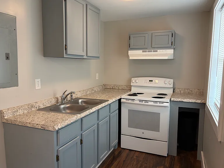 202 9th St NW — Photo 3