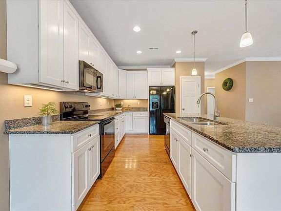 3rd image of 7931 Carriage Park Dr