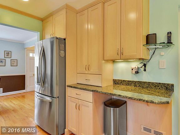 5th image of 878 N Longfellow St