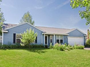 887 Quincy Ct, Island Lake, IL 60042