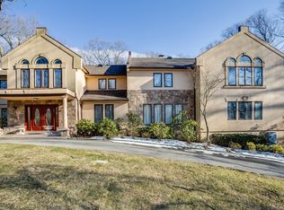 40 Woodvale Dr, Laurel Hollow, NY 11791