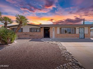 8916 E Pine Valley Dr, Tucson, AZ 85710