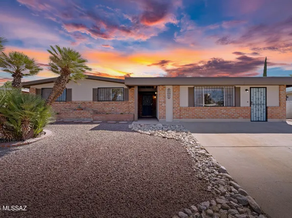8916 E Pine Valley Dr, Tucson, AZ 85710