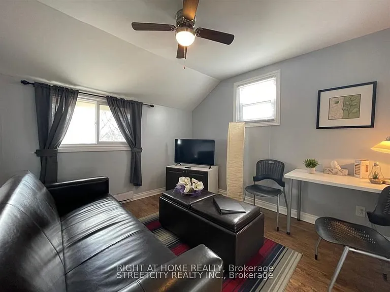 1071.5 Florence St — Photo 2
