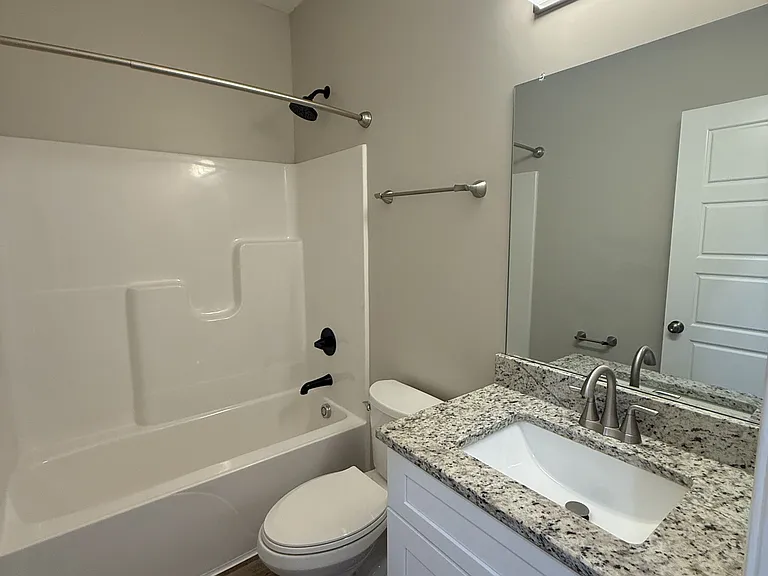 836 E 21st St #B — Photo 15