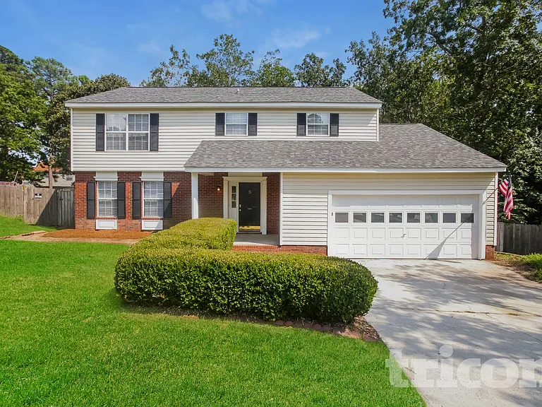 5 Red Thorn Ct — Photo 1