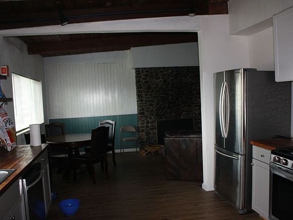 4th image of 3875 Spring St