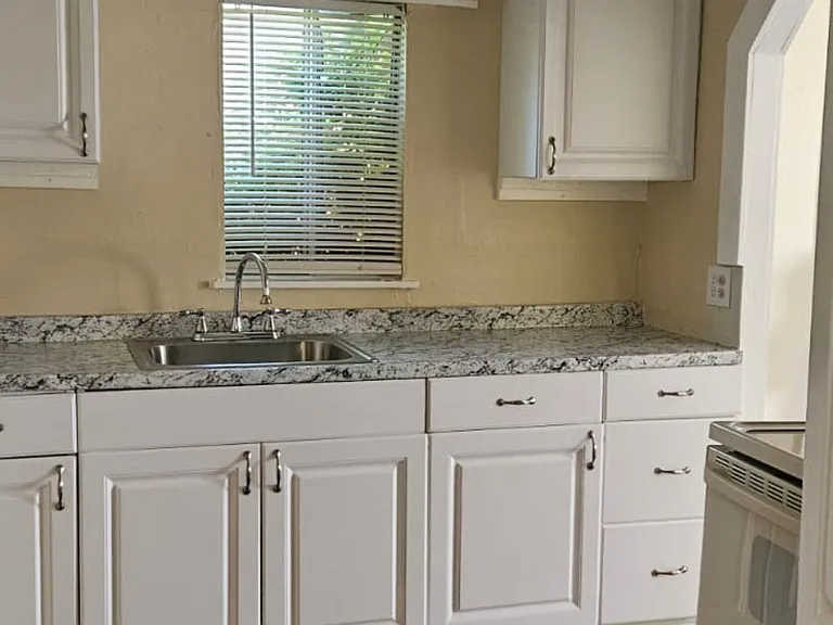 326 Idora Ave — Photo 2