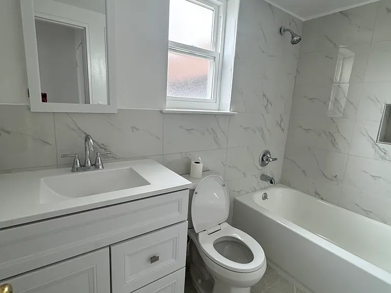 76 Berry Ave #1 — Photo 6