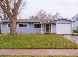 1304 Dogwood Ln, Bloomington, IL