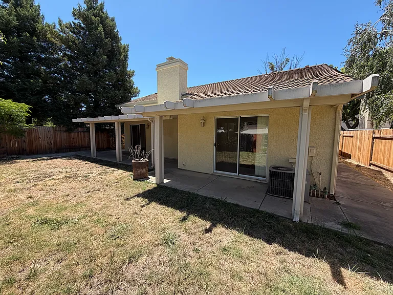 1384 Somerset Dr — Photo 17