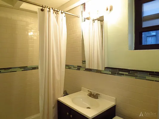 Rented by Anchor Associates | media 35