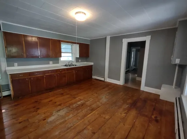 47 Walnut St, Claremont, NH 03743
