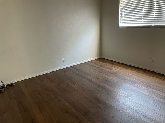 5th image of 1010 Greenway Dr