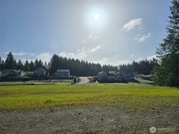 150 E Donbob Lane, Allyn, WA 98524