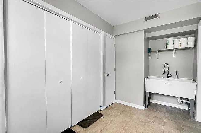 2080 Maplewood Cir — Photo 7