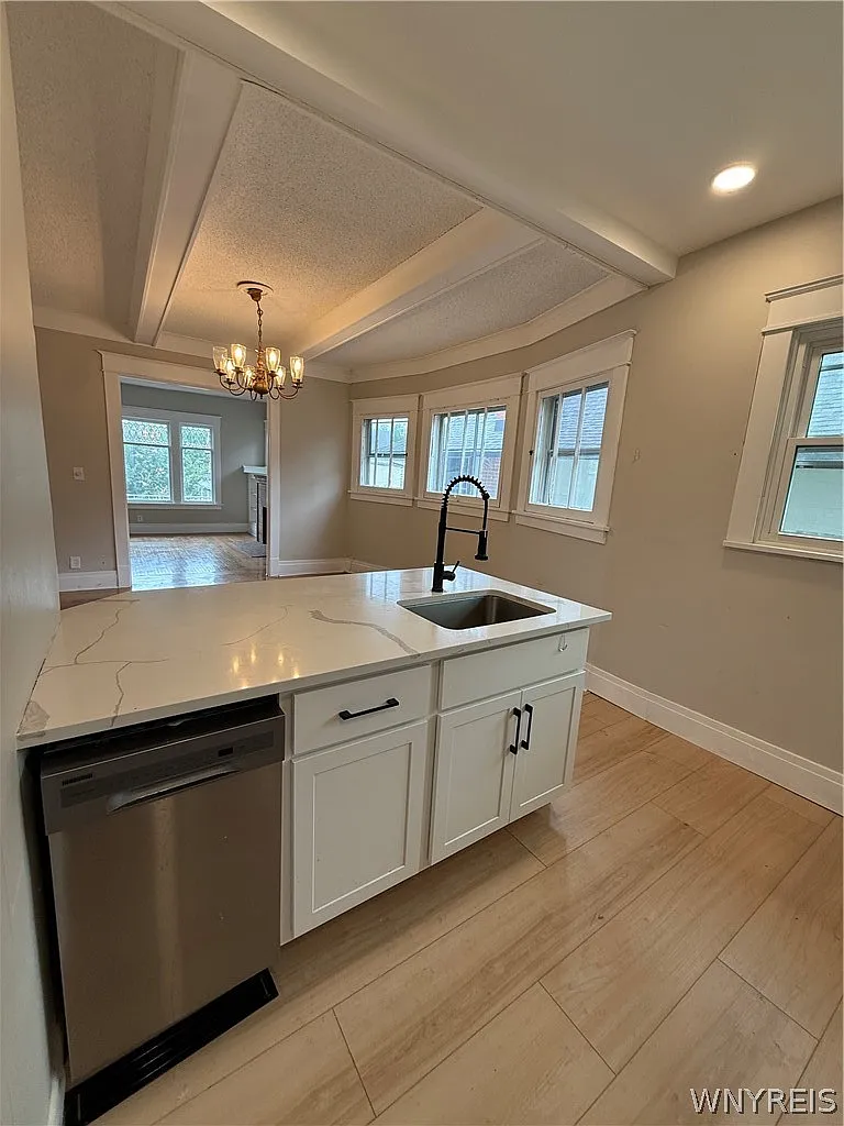 2 bed, 1.0 bath, 3032 sqft, $2,000 — Photo 4