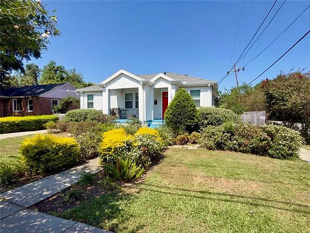 3 bed, 1.0 bath, 1150 sqft, $2,100 — Photo 3