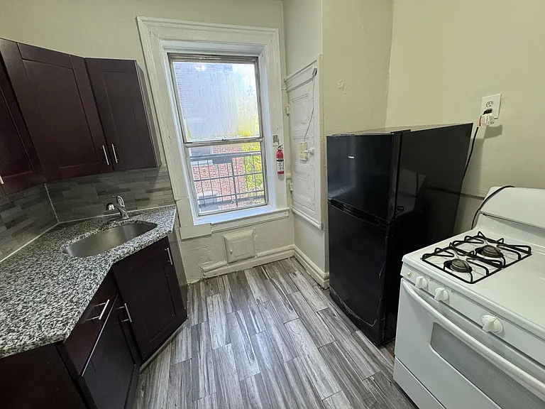 424 Park Ave #33 — Photo 4