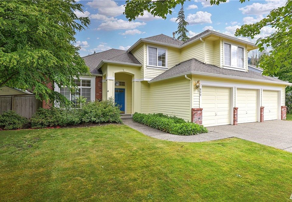 Sought-after location in North Bend established community featuring cafes, restaurants and shopping opportunities nearby. You're going to love home! 