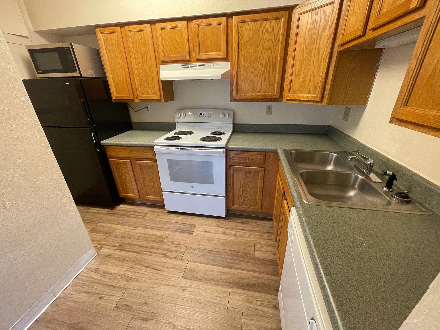 2 bed, 800 sqft, $2,750 — Photo 4